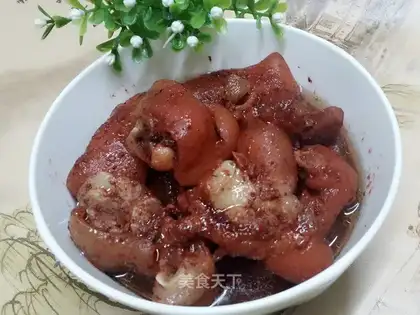 Drinking and making pig hoofs