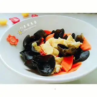 Carrot, wood, eggs