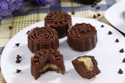 Chocolate cheese mooncake