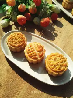 A wide white bean saloon