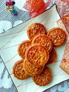 A wide sausage moon cake