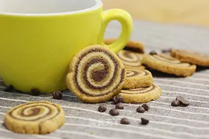 Three-coloured cookies