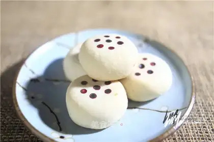 It's a white moon cake