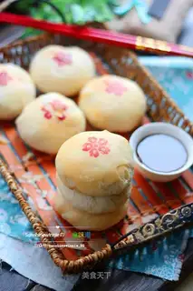 Sioux-style gravy moon cake