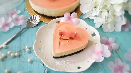 Cherry cocktail, frozen cheese cake