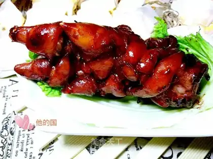Red burning pig hoof flowers