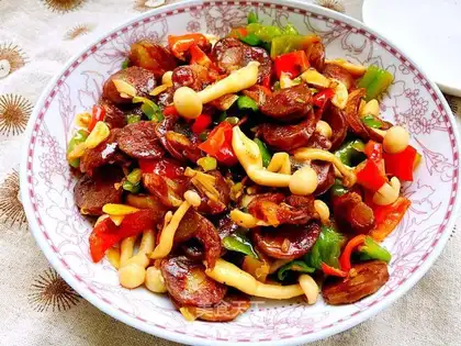 Snack pepper mushroom fried sausage