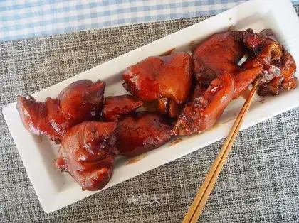 Spicy pig hands
