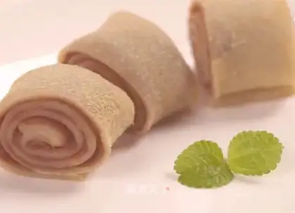 ♪ A donkey rolls ♪