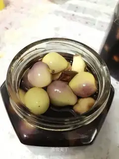 Colored chili sauce pickles
