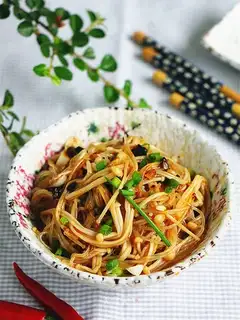 The soy sauce and the golden needle mushroom