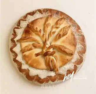 Mace decorated bread