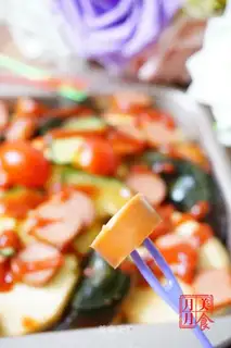 Cracker sausage apples