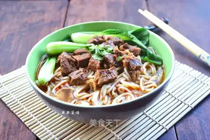 I've got beef noodles in the private room