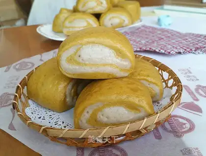 Double pumpkin buns