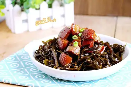The red roasted seaweed