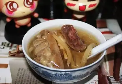 Weed pig hoof soup