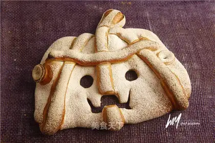 Pumpkin face bread