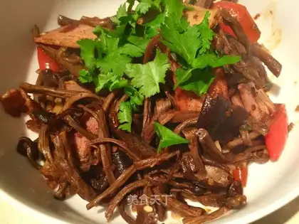 A dry pot of tea and mushrooms
