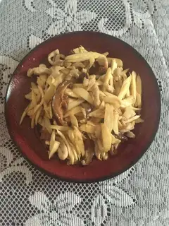 White mushroom fried meat