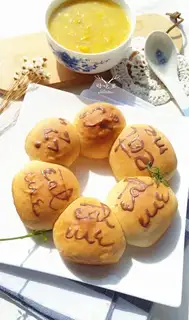 The sweet potatoes squeeze the bread