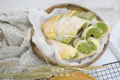 Double-coloured bean bread