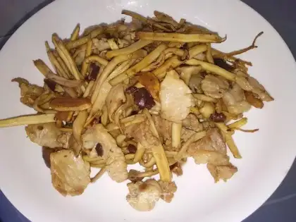 Tea mushroom fried meat