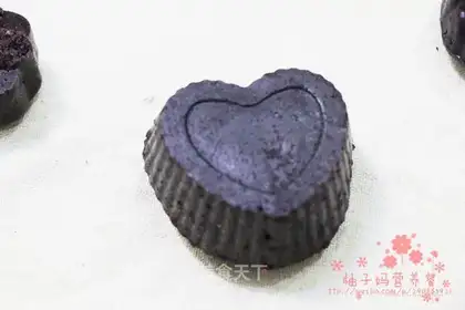 Black rice cake