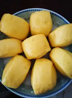 The golden pumpkin buns