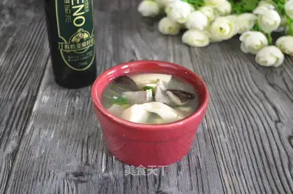 Fresh mushroom tofu soup