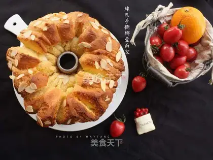 The milkman tore the coconut buns