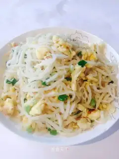 Steamed potatoes, fried eggs