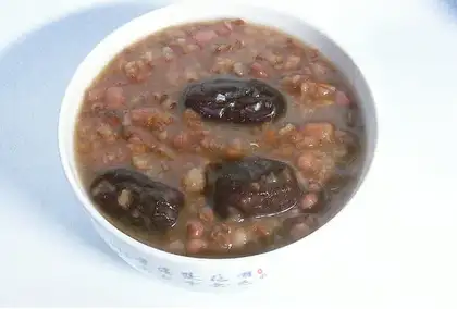 Red dates, red bean pecan porridge
