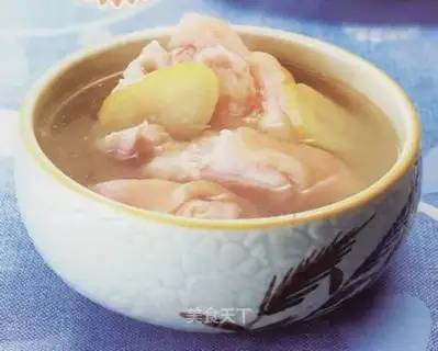 White weed pig hoof soup