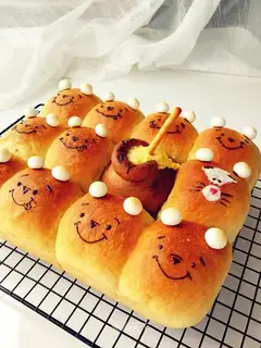 Pooh bear squeezes bread