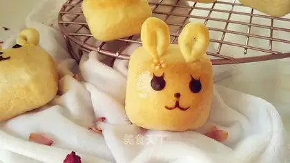Little rabbit coconut bread
