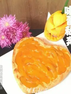 Classic peach pie