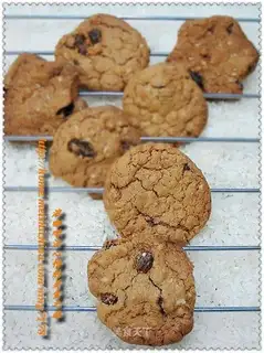 Oatmeal raisin cookies