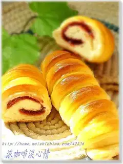 Caterpillar bread