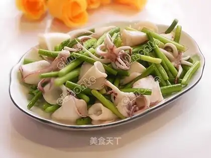 stir-fried garlic sprouts with fresh squid