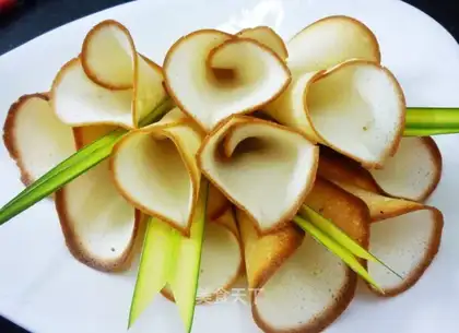Calla lily egg roll