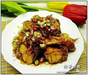 Stewed fish with dried onions