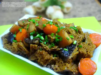 Braised pork with roasted bran