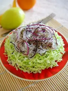 Limon-flavored cabbage salad