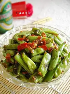 Dry stir-fried green beans