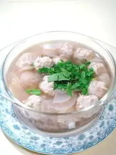 boiled meatballs with radish
