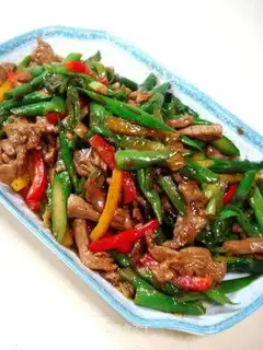 stir-fried beef tenderloin with Hangzhou pepper and asparagus