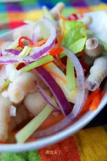 Cold chicken feet