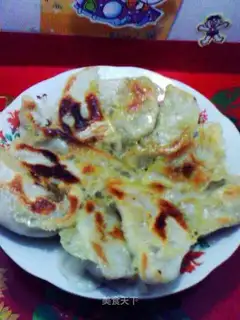 Fried dumplings with ice flowers