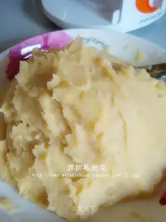 Homemade lotus paste filling